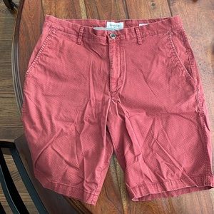 Goodfellow & Co Men’s Shorts Waist 32/ Inseam 10.5. Rust color w/ light pattern